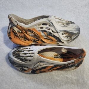 Hot New Mens Size 10.5 Foam Runners Fashion Gym Shoes.